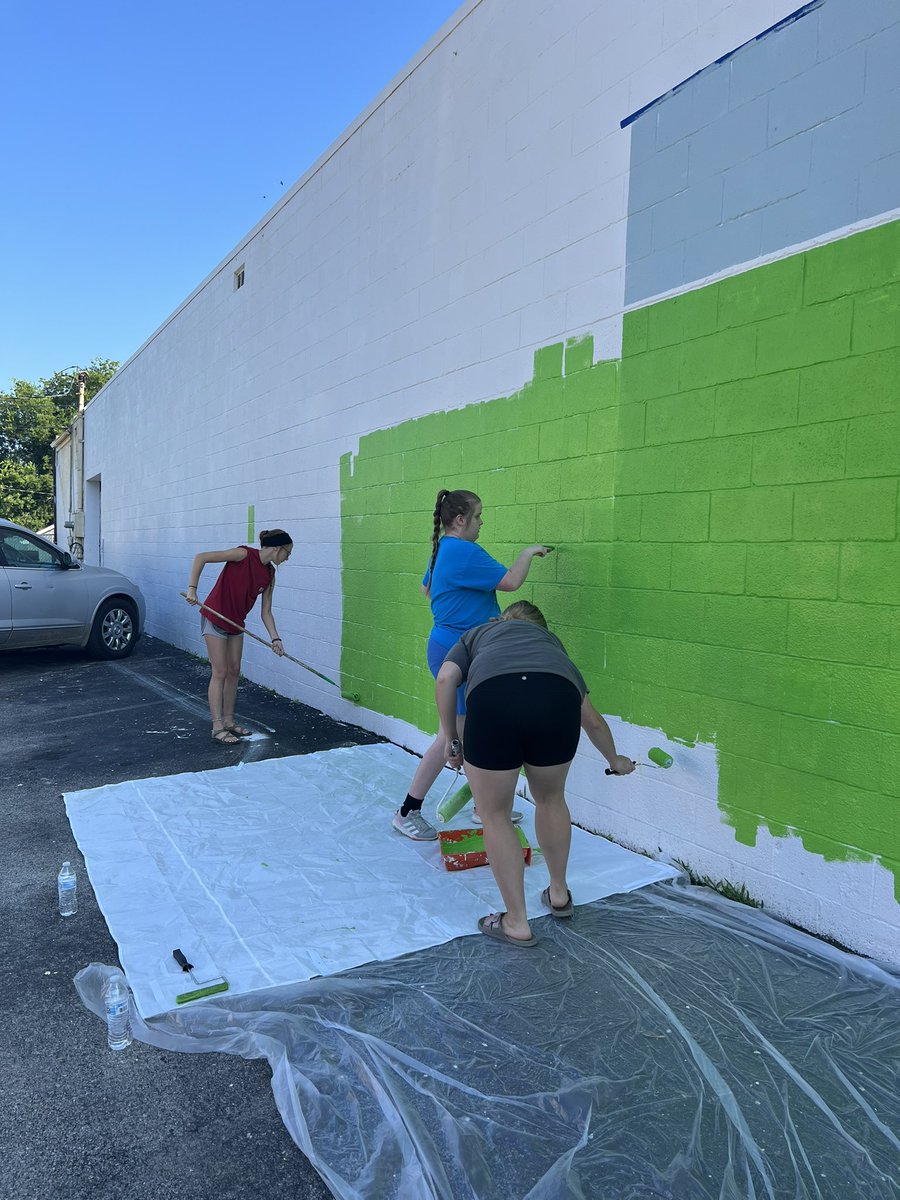ClinchriverHFH's tweet photo. So wonderful to see this mural coming together! Thanks so much #statefarm and #roanecountyyouthleadership for making this happen!! https://t.co/Ya5zs0tyS0