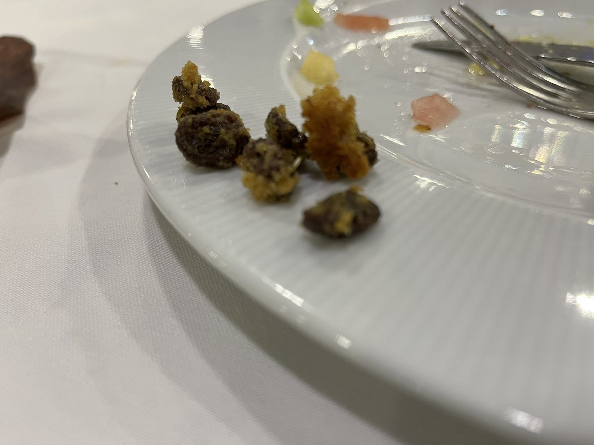 Nothing says “Dormain was here” like a pile of raisins excavated from a pastry

#gartnerIO breakfast