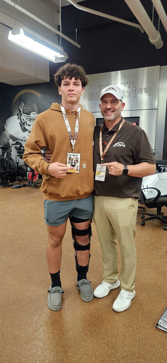 _iliagligorov_'s tweet photo. After a great conversation with @fbcoachcoop I am blessed to receive my 1st D1 offer (PWO) to @WMU_Football !! @CoachDenham1 @WMUCoachEspo @c_huber5 @ColerainFtball https://t.co/luvNYNScs2