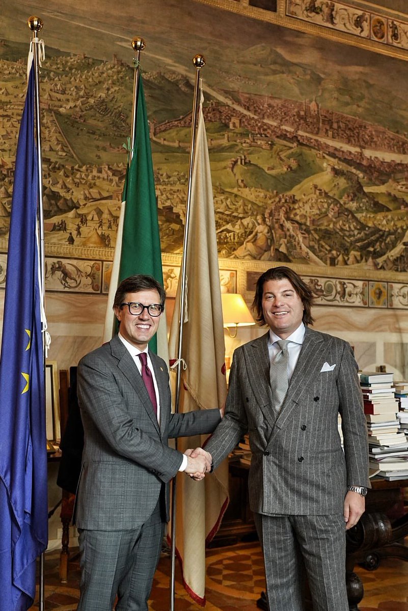 Benvenuto a Palazzo Vecchio a Federico Albini, console onorario del #Kazakhstan . Al lavoro per allacciare importanti relazioni culturali ed economiche tra #Firenze e questo paese così dinamico e in crescita continua.