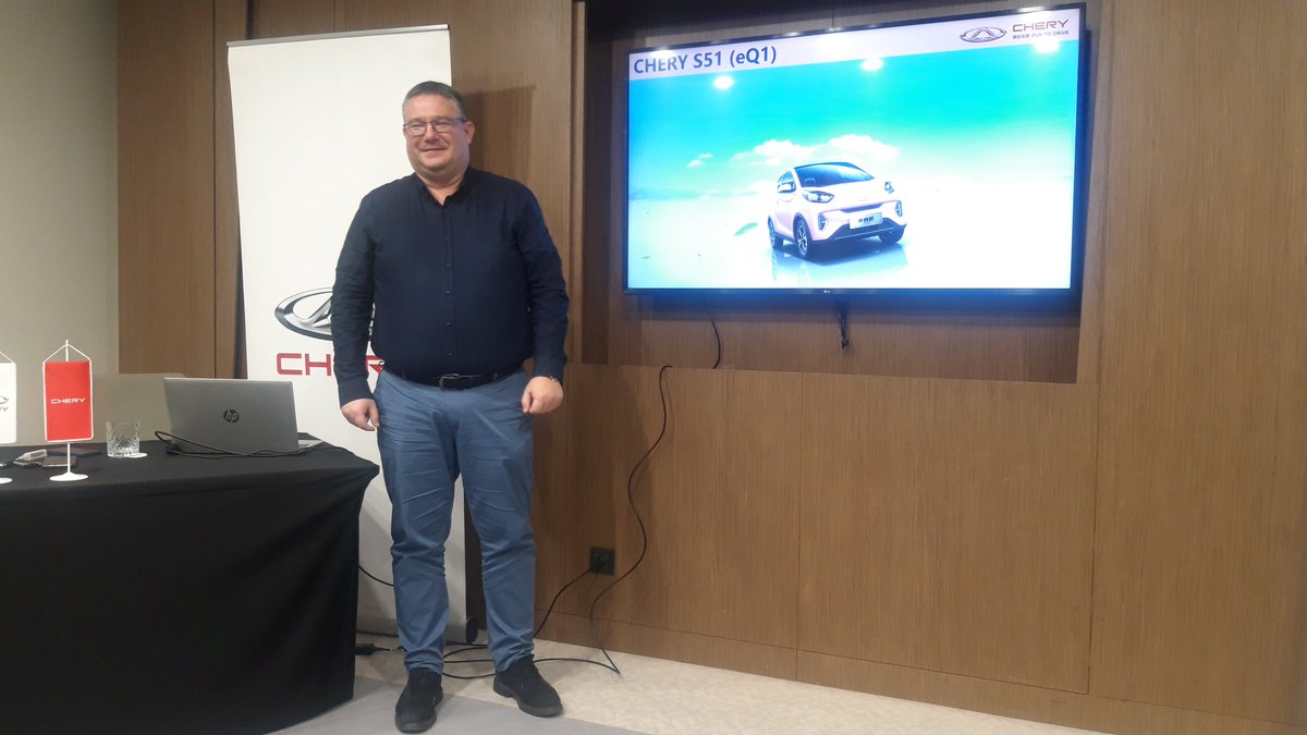 LepeVestiX's tweet photo. Promocija prvog električnog Chery automobila na srpskom tržištu eQ1, kojem u Kini tepaju "mali mrav".
3,2 metra dužine, autonomija 267 km
#chery
#eQ1
@chery https://t.co/dcqxGqBfSd