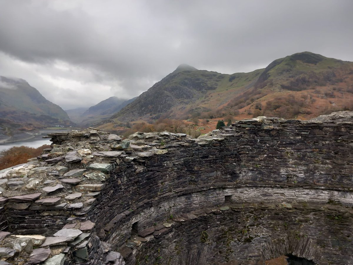 PlantAnxious's tweet photo. Dolbadarn Castle as painted by Turner https://t.co/HHXvwyd8BD