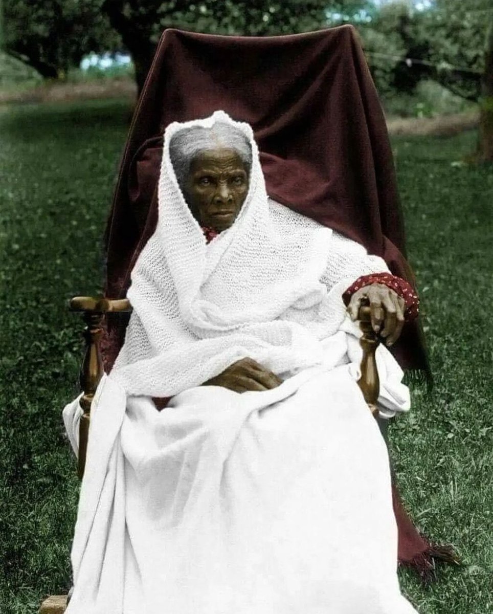 afia_visuals's tweet image. Harriet Tubman at her home in Auburn in 1911, two years before her death.
⁣
When she was teenager, a slaveowner struck her head with a 2-pound lead weight that was intended for another slave attempting to flee. Tubman said the attack &quot;broke my skull&quot; and from that day on,…