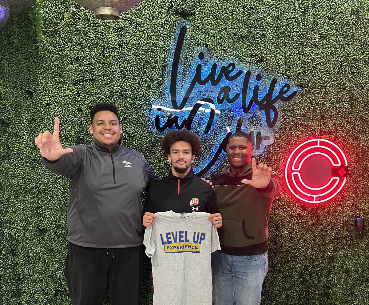 levelupexp_'s tweet photo. We’ve been watching him for a while now!
Thank you to @KyranTclee1 for being on the show!
Episode 13 will be posted later this week!
#LevelUpExp #Podcast #txhsfb #HTown #Football #TheA https://t.co/nhWb7NawRo