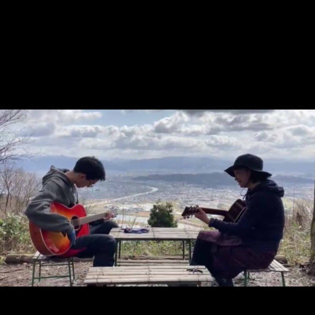 momo_fylove's tweet photo. 息子の卒業記念にギター持って里山へ
楽しかった思い出
#ヤマハFGFSフォトコンテスト
#YAMAHA
#FS820 https://t.co/awpcTscX3k