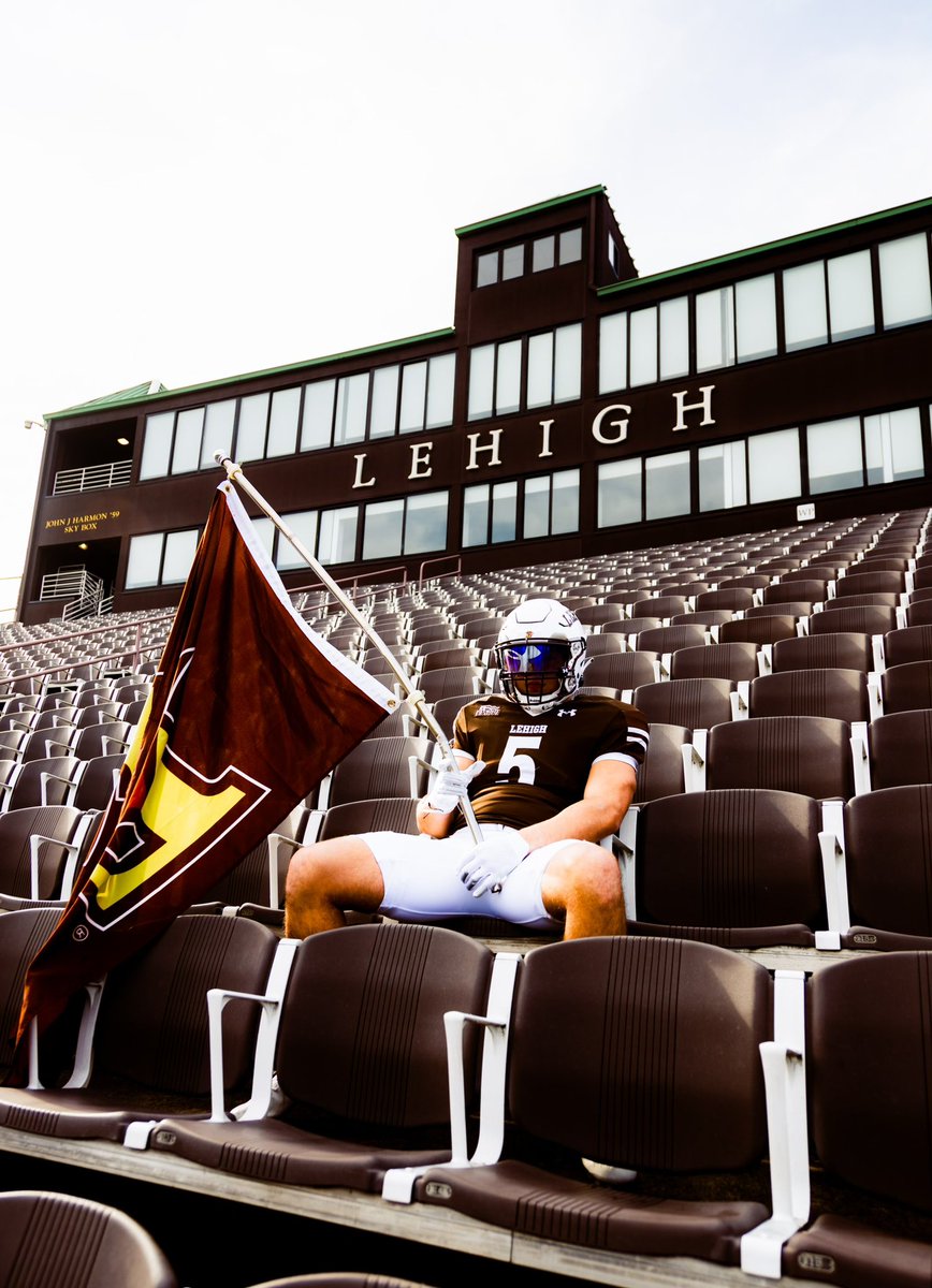 Looking good in brown. Pics from my official visit this past weekend🤎