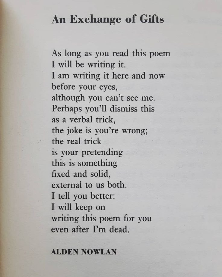 seachnaigí an sneachta! | avoid the snow! 🚫❄️ 

and stay inside with our oíche fhilíochta! 🗣️ 

join us to hear poems from all around the world in the grad house, the former residence of poet Alden Nowlan - a Nova Scotian with Irish roots #TrasnaNadTonnta 🌊