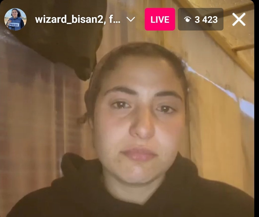 Mahdiyyaaaa's tweet image. You can just see the pain in her eyes. Bisan, you are in our hearts, and you are in our prayers.