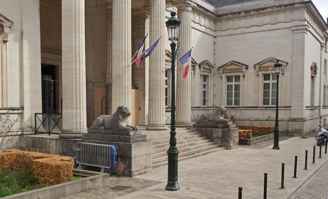 F_Desouche's tweet image. Chasse à l'homme à Orléans (45) pour retrouver Said-Hassan M., un jeune tchétchène multi-condamné qui s'est enfuit du tribunal durant son procès
fdesouche.com/2023/12/05/cha…