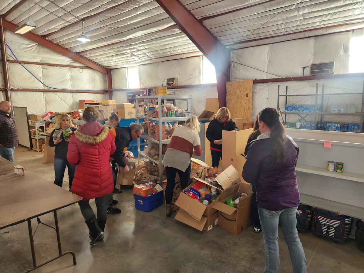 HighWestEnergy's tweet photo. The holiday season has arrived, and we were so happy to be able to help Meals on Wheels of Cheyenne assemble holiday gift bags and sort food in their food pantry! They do amazing work in Laramie County! #mealsonwheels #holidayseason #MakingADifference https://t.co/WIGF7xekzL
