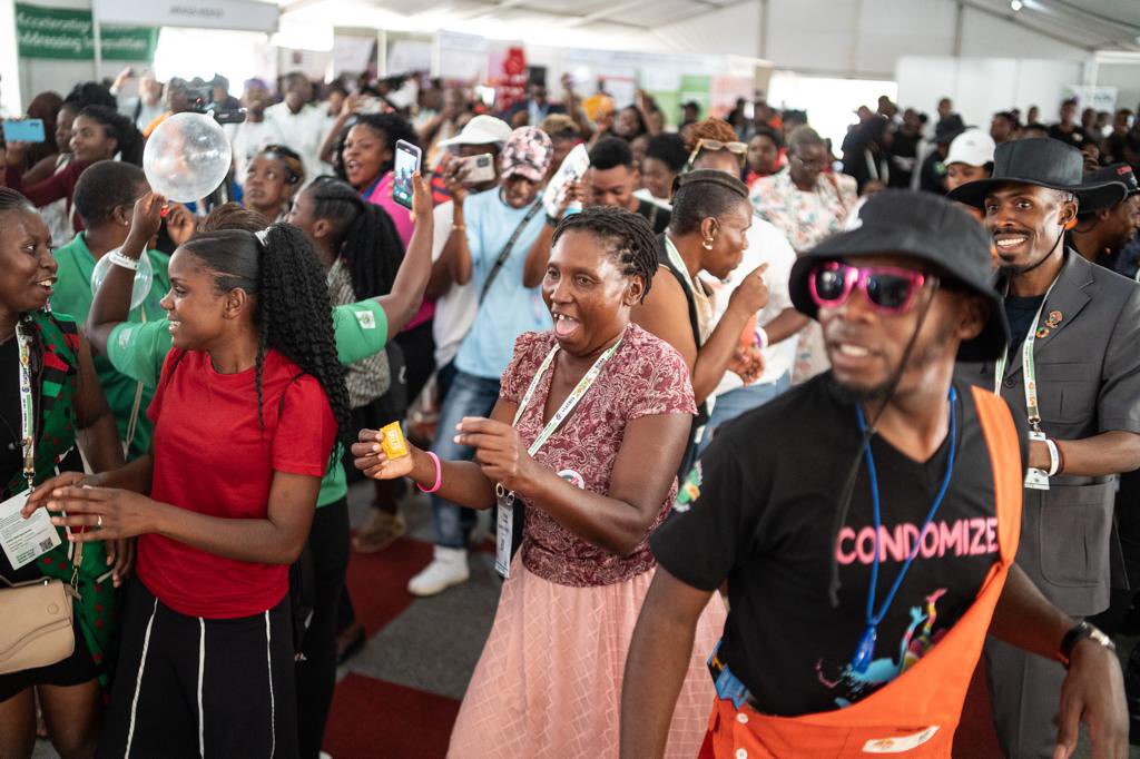 UNFPA_Zimbabwe's tweet photo. Launch of the #Condomize! Campaign at #ICASA2023 by @UNFPA 🇿🇼's  Acting Deputy Rep @abbiemse 

#UNFPA supports #CondomProgramming 4 prevention of #HIV, #SexuallyTransmittedInfections and #FamilyPlanning thru @MoHCCZim @ZNFPCOfficial @SAYWHATOrg @naczim 

#ZeroHIVInfections https://t.co/Z93fZybpZ6