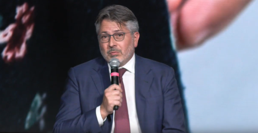 GiovannaDiTroia's tweet photo. Nascono nuove professioni con l'#IA e il #MachineLearning e c'è chi cambia il mestiere perché ci sono degli innesti. Oltre la formazione in azienda puntiamo sulle community di #innovazione
🎙️Cristian Fabbri | @GruppoHera 
#HerAcademy #GruppoHera #adv #IntelligenzaNelFuturo https://t.co/9jdS39DZL0