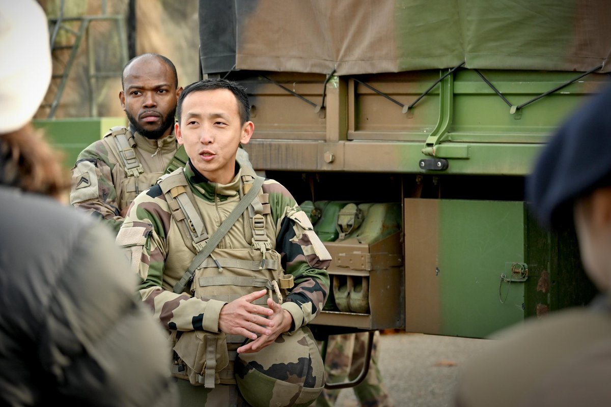 7RMATofficiel's tweet image. Le 7e RMAT accueillait l’IDRAC (@IDRAC_BS) le temps d’un après-midi et participe ainsi au rayonnement de l’@armeedeterre et du #COMMF, et s’inscrit dans le cadre du lien #ArméeNation.
#sensdudevoir 
@Defense_Sud_Est 
@27bim
