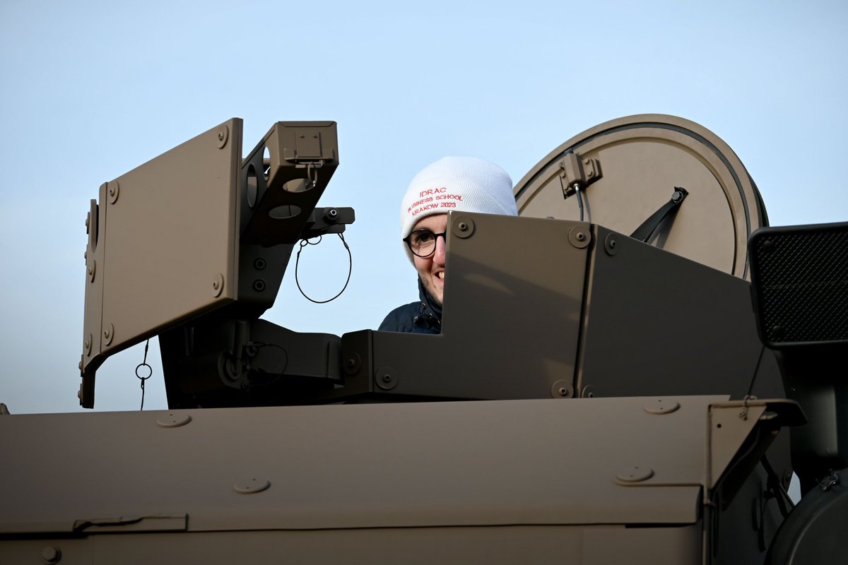 7RMATofficiel's tweet image. Le 7e RMAT accueillait l’IDRAC (@IDRAC_BS) le temps d’un après-midi et participe ainsi au rayonnement de l’@armeedeterre et du #COMMF, et s’inscrit dans le cadre du lien #ArméeNation.
#sensdudevoir 
@Defense_Sud_Est 
@27bim