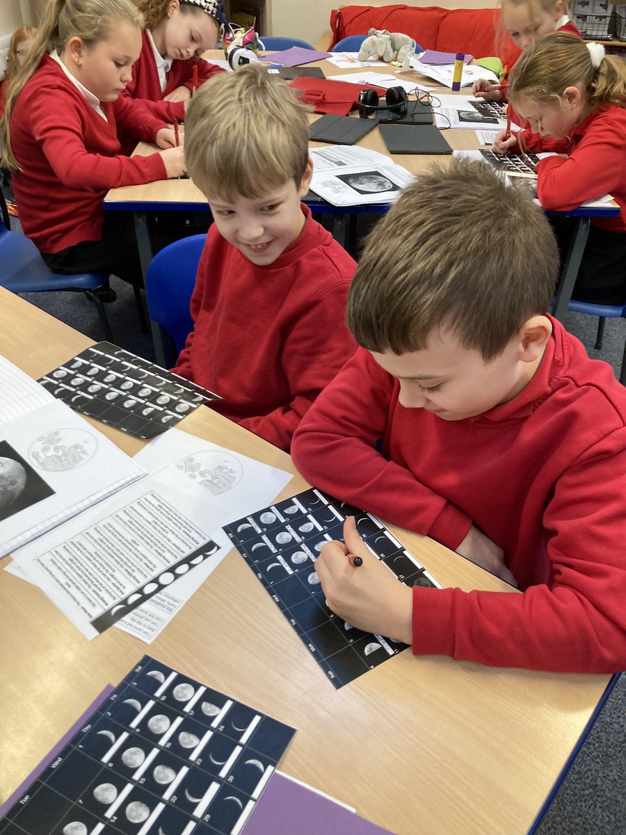 TheEllisY5's tweet photo. Learning about the moon and the lunar calendar. #TheEllisScience https://t.co/LMxqmKq0H4