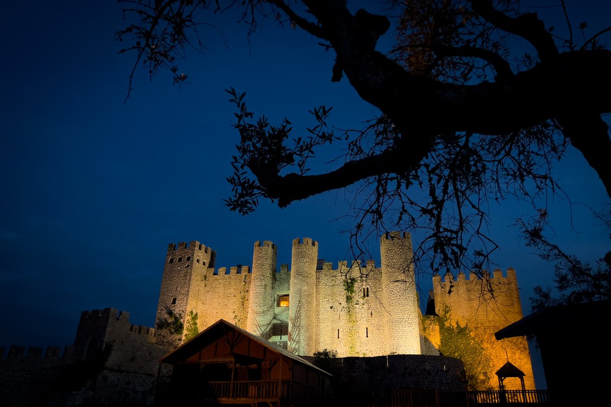 WellCamUnlimit1's tweet photo. ‼️ ÓBIDOS CASTLE
No one is indifferent to this beautiful castle, which was completely restored in the 20th century to house the first Pousada in a historical monument in #Portugal! So yes, you can sleep in a castle full of history! Imagine that!
📷 @luismdrodrigues 

#obidos https://t.co/992az8Axev