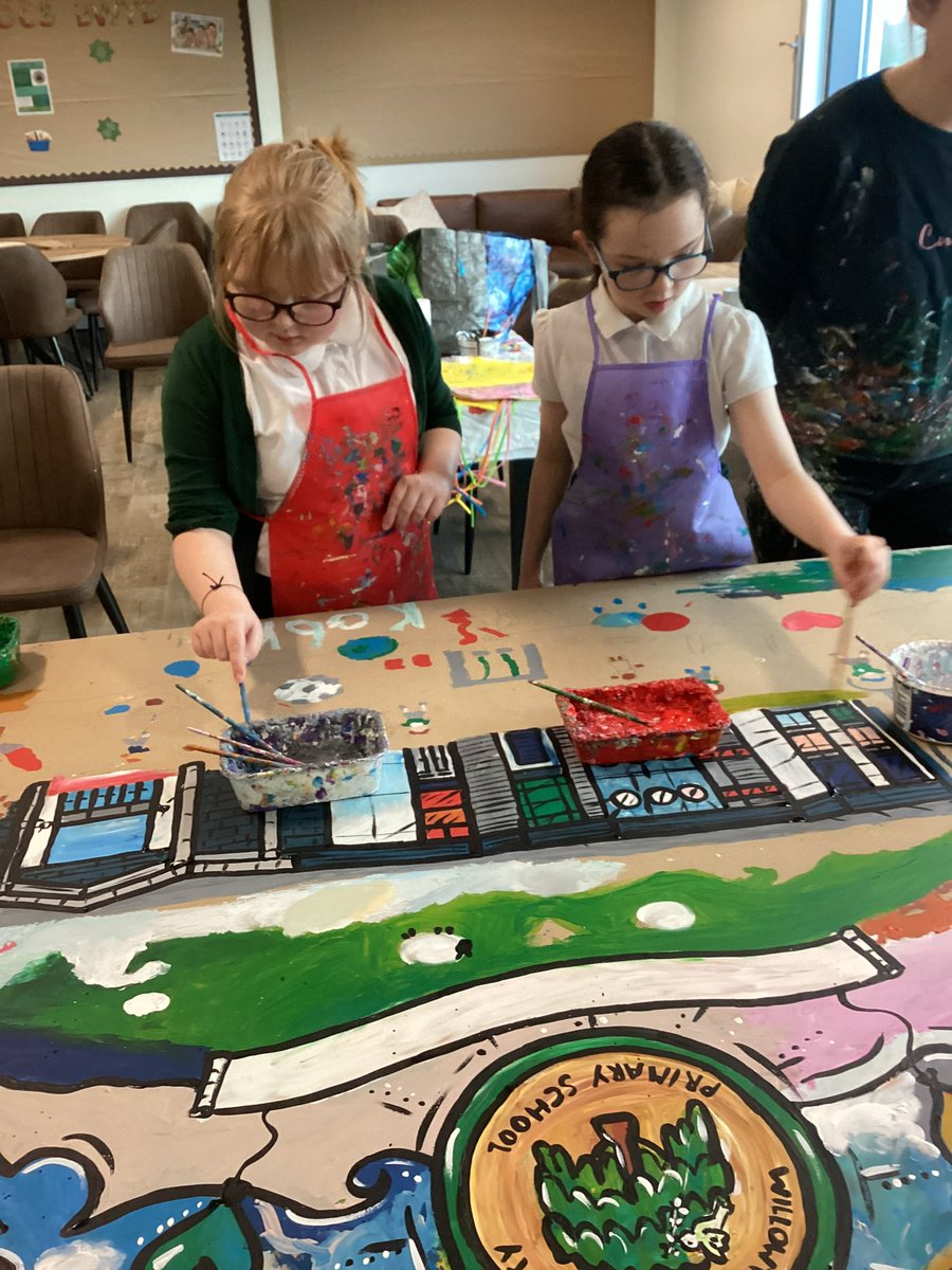 WillowtownPri's tweet photo. Year 4 had the most amazing day with @rhiannon_art to create our beautiful Willowtown Way mural π¨ #WPSea @EAS_ExpressArts #WillowtownWay4 https://t.co/AFB1kOiPMk