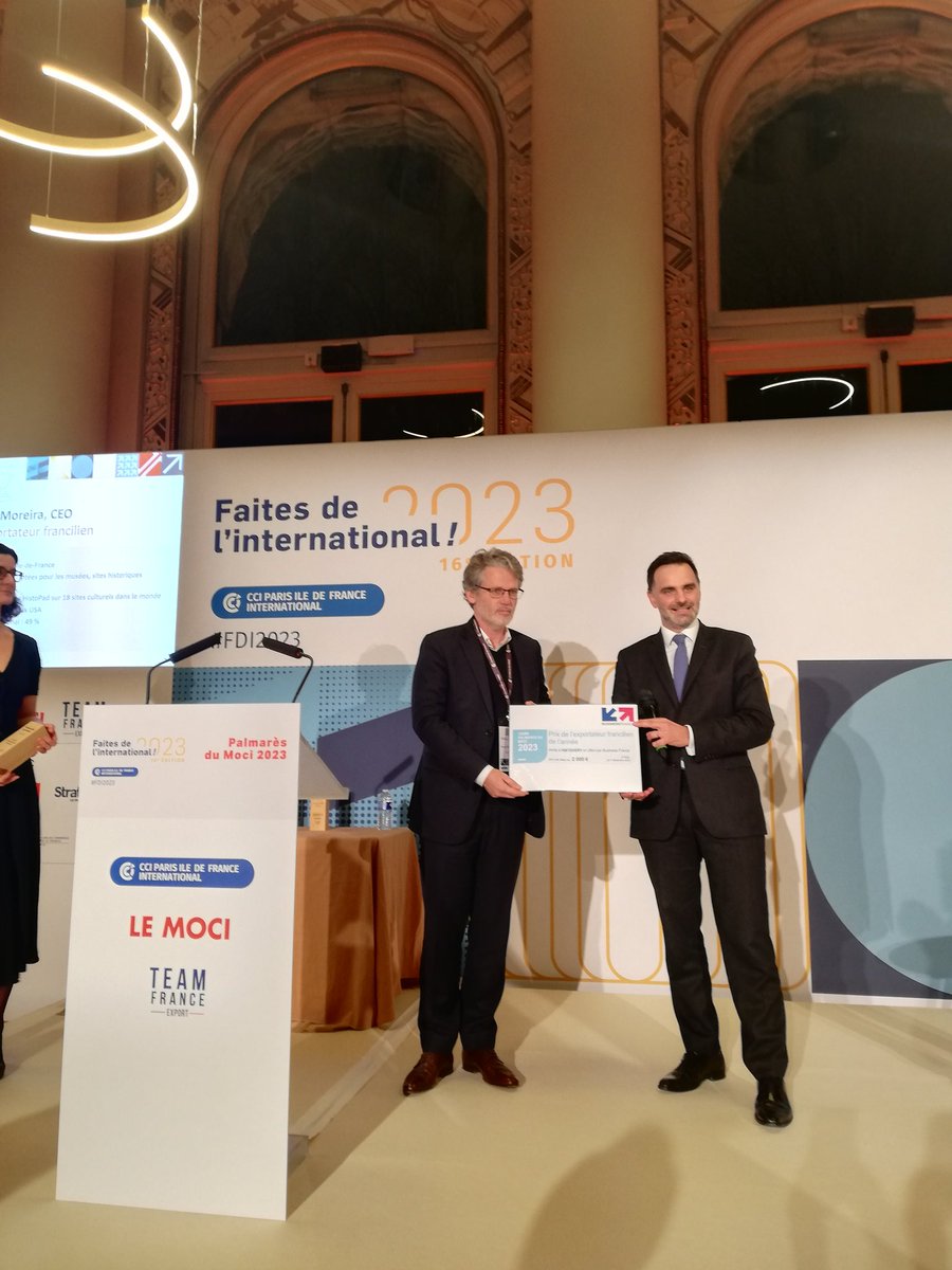 🏆Le prix CCI de l'exportateur francilien 2023 est remis à Bruno de Sa Moreira de la sté <a href="/Histovery/">Histovery</a> solution de réalité augmentée offrant une expérience immersive aux visiteurs de musées et monuments, par Laurent Saint-Martin DG <a href="/businessfrance/">Business France</a> #FDI2023 <a href="/Le_MOCI/">Le Moci</a>