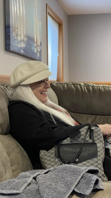 My daughter-in-law sent me this pic of my twin. My mother. Her then and now. I&rsquo;ll never do any work to<a href="/tag/natural"class="tags"><span>#natural</span></a><a href="/tag/mombod"class="tags"><span>#mombod</span></a><a href="/tag/olderwoman"class="tags"><span>#olderwoman</span></a><a href="/tag/over40"class="tags"><span>#over40</span></a>