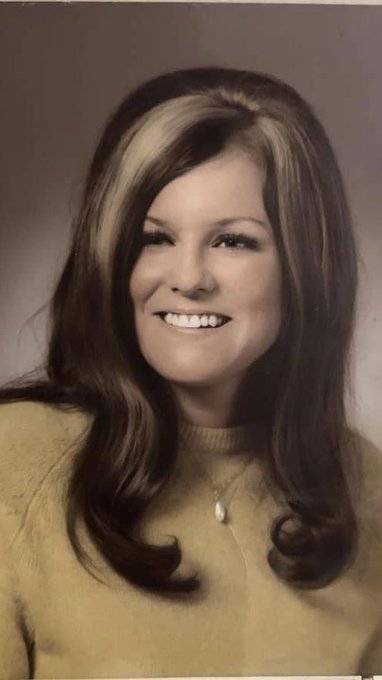 My daughter-in-law sent me this pic of my twin. My mother. Her then and now. I&rsquo;ll never do any work to<a href="/tag/natural"class="tags"><span>#natural</span></a><a href="/tag/mombod"class="tags"><span>#mombod</span></a><a href="/tag/olderwoman"class="tags"><span>#olderwoman</span></a><a href="/tag/over40"class="tags"><span>#over40</span></a>