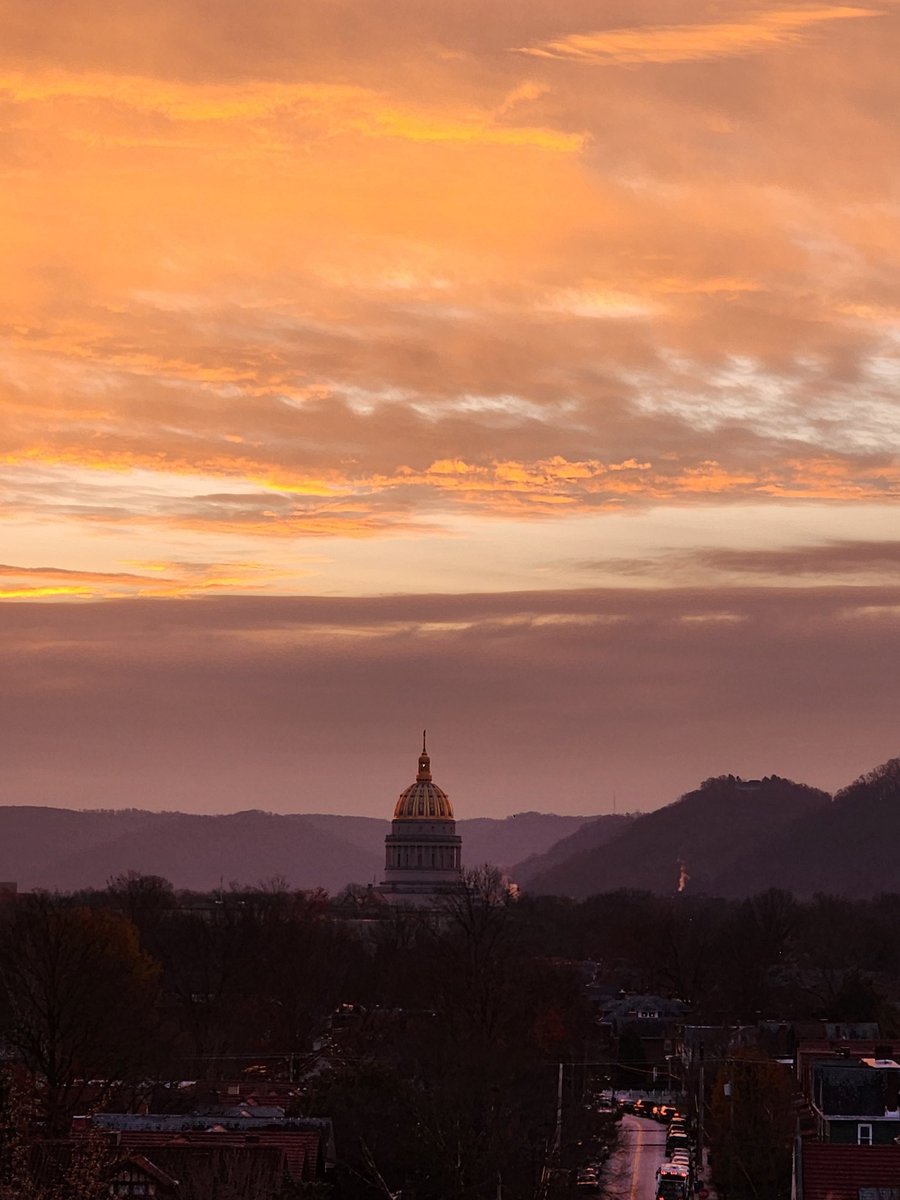b52fan's tweet photo. Good morning WV 🙏 https://t.co/NETz7LaiKe