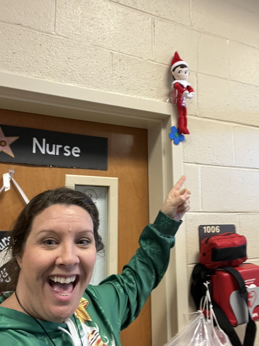 ELandwerlen's tweet photo. #sharonelfie23 https://t.co/FAHn1k7qNq