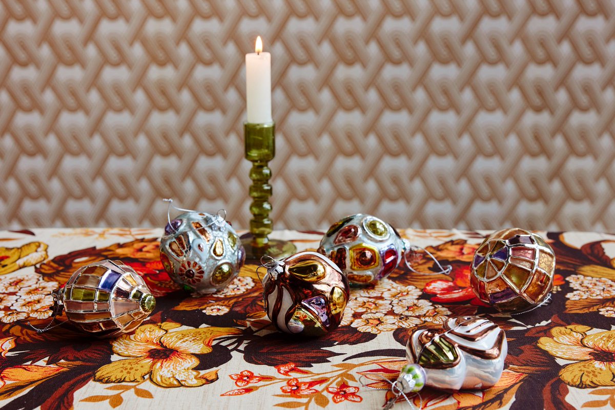 We have put together a list of the top 10 Christmas decs you need to make your home magical!🎄✨

Read the list here - hubs.ly/Q02b38s60

#absolutely #absolutelymags #absolutelymagazines #absolutelylondon #london #christmas #decorations #december #home