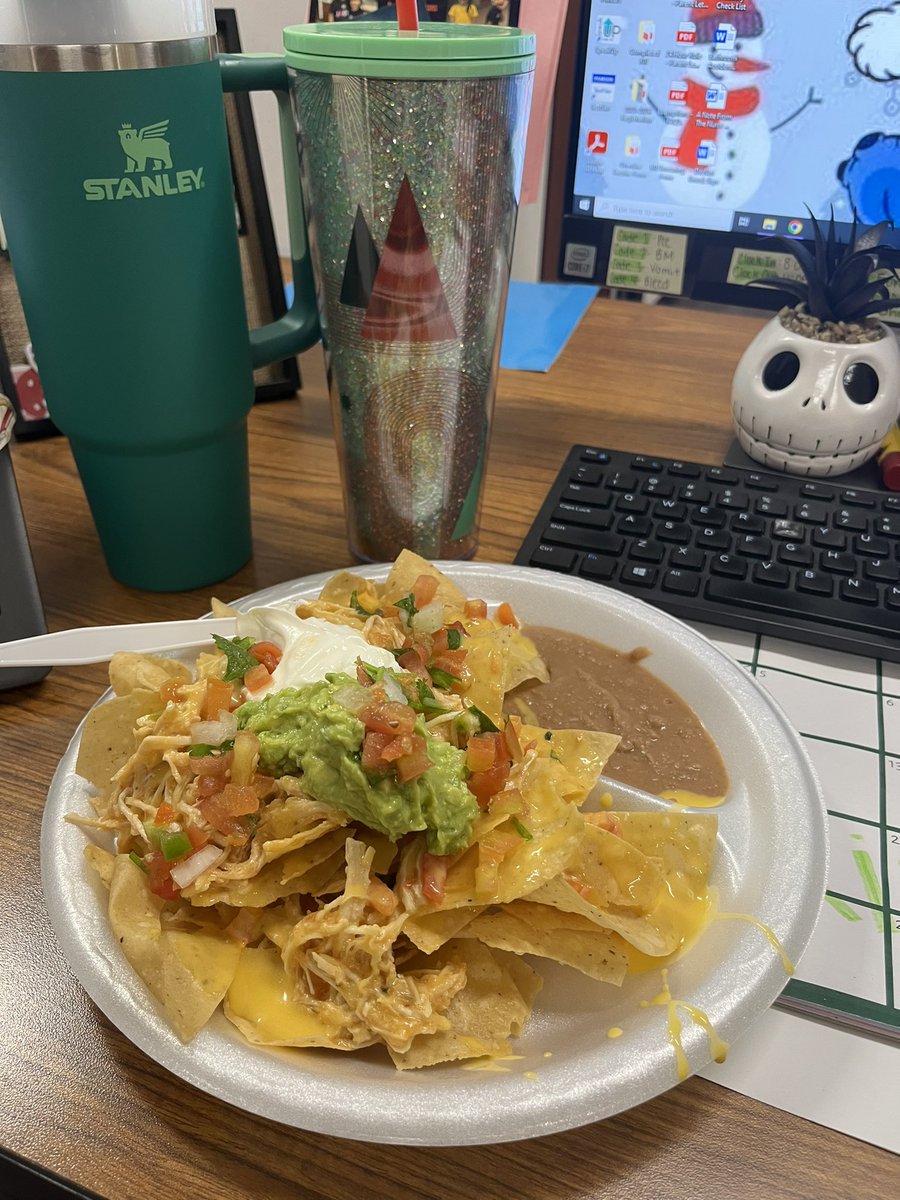 Thank you <a href="/JenksPta/">Jenks PTA</a> and Neca’s for this delicious amazing lunch today ❤️💚 <a href="/MJEjags/">Jenks Elementary</a>