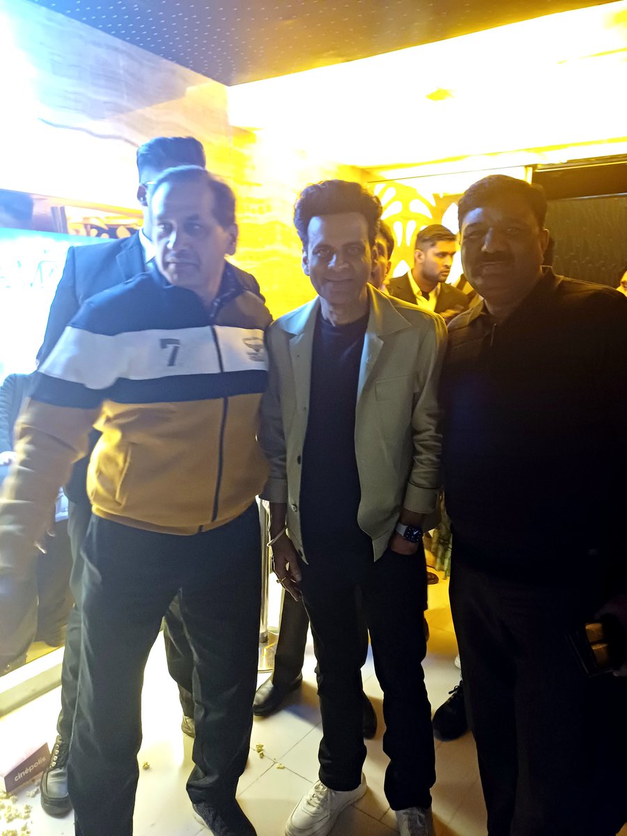 PrashantInsp's tweet photo. Joram मूवी की स्पेशल स्क्रीन के दौरान #manojbajpayee के साथ I शानदार यथार्वादी आदिवासी पृष्ठभूमि पर बनी I 3 महीने की बच्ची को बचाने की कवयात I शानदार अभिनय का एक और आदयगी के लिए याद रखे जायेंगे मनोज भाई जरूर देखे 8 Dec In Cinema
#joram #filmpromotions #manojbajpayee #bollowood https://t.co/Ekh4yFut9J