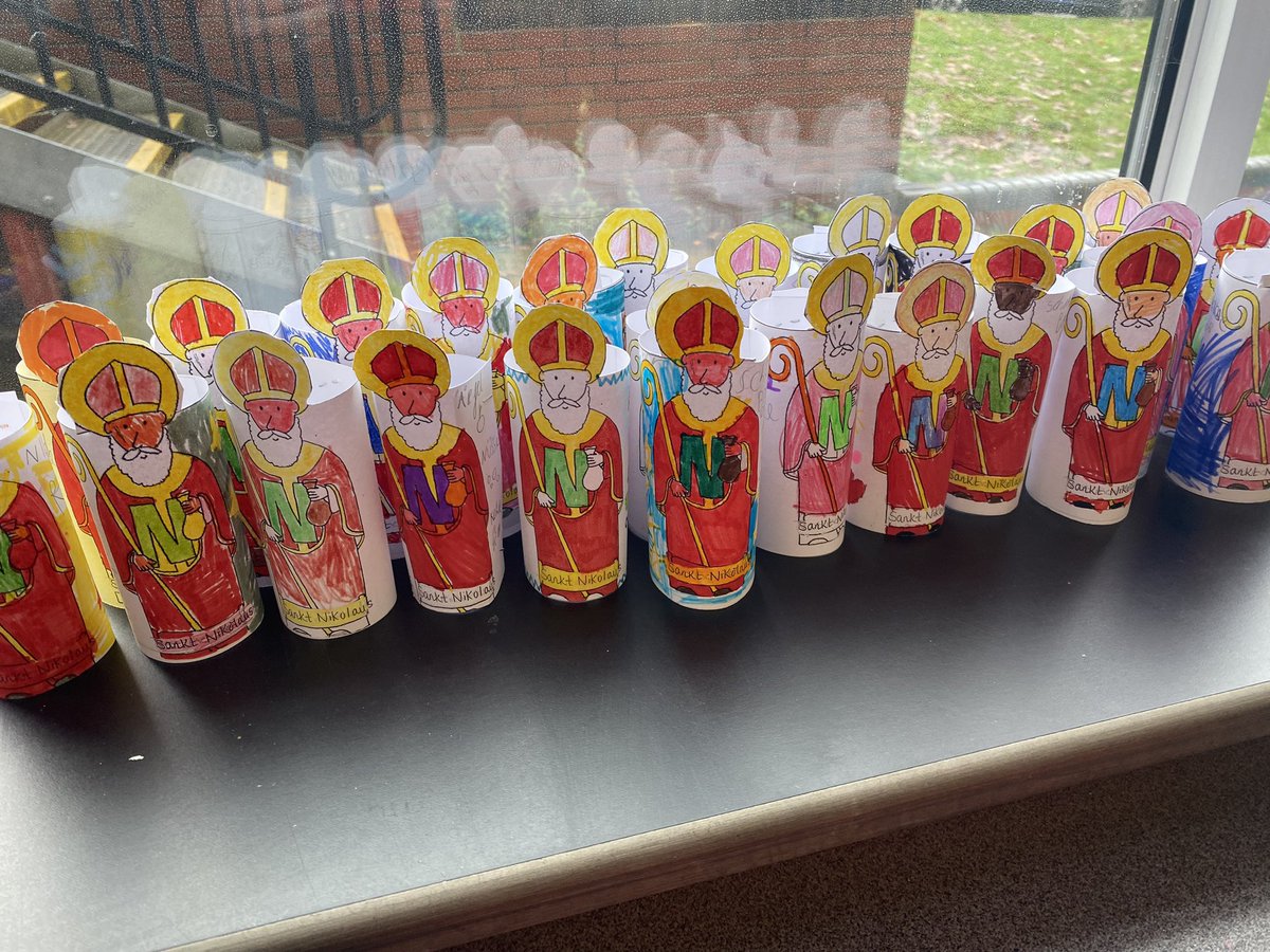 It’s that time of year again! Year 3 have been busy learning about and singing about Sankt Nikolaus 6. Dezember! 🥾 👟 🥿 🍫 🍬 🍊 🍏 🍪 <a href="/SandyLaneYear3/">Sandy Lane Year 3</a> <a href="/sandylaneBF/">Sandy Lane School</a>