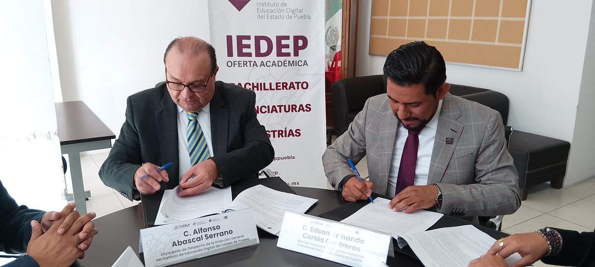 🤝 Unen esfuerzos por la educación #CONALEP Puebla y el <a href="/Iedep_/">IEDEP</a>, a través de la firma de un convenio. 🖊️ Signan el acuerdo los titulares, Edson Cortés y Alfonso Abascal. 🟣🟢 #SomosConalep #ConalepTransforma