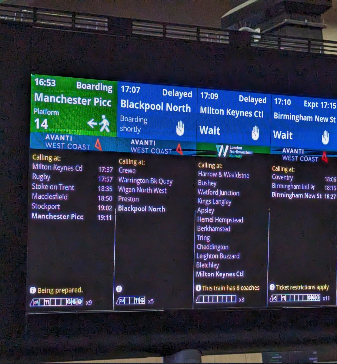ZwijCompChem's tweet photo. .@LNRailway service remains as 'good' as it has always been... The 17:09 ended up cancelled and the next train, the 17:24, left late & #fullandstanding https://t.co/zqZvdVOMQ4