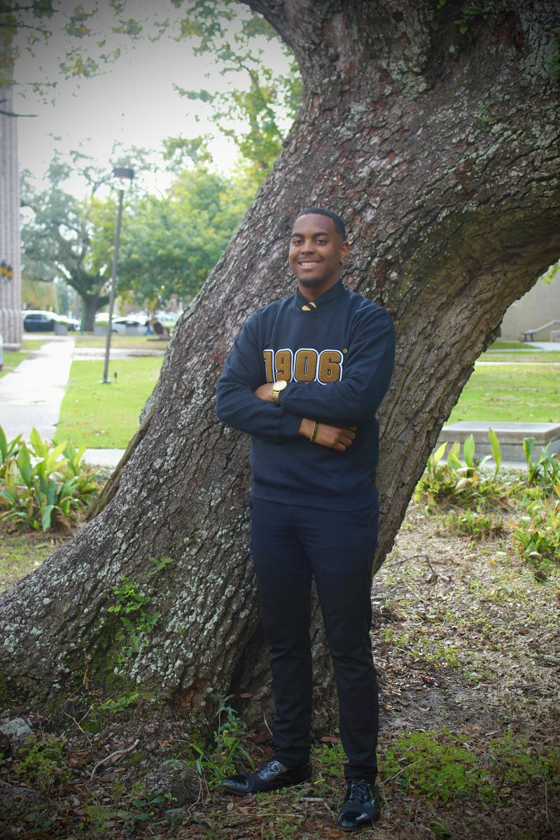 kvngcharlie's tweet photo. Phirst Founders Day 🤙🏾❄️ https://t.co/mIeL9Wz2Jj