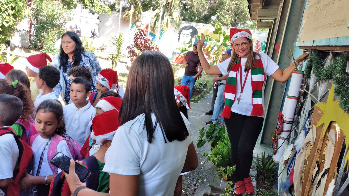 #05Dic UEE Lucas Guillermo Castillo celebró #parrandonnavideño con la participación de toda la comunidad escolar y apoyo del <a href="/CbitLgc/">CBIT LGC ARAGUA Soy @FundabitAragua</a>