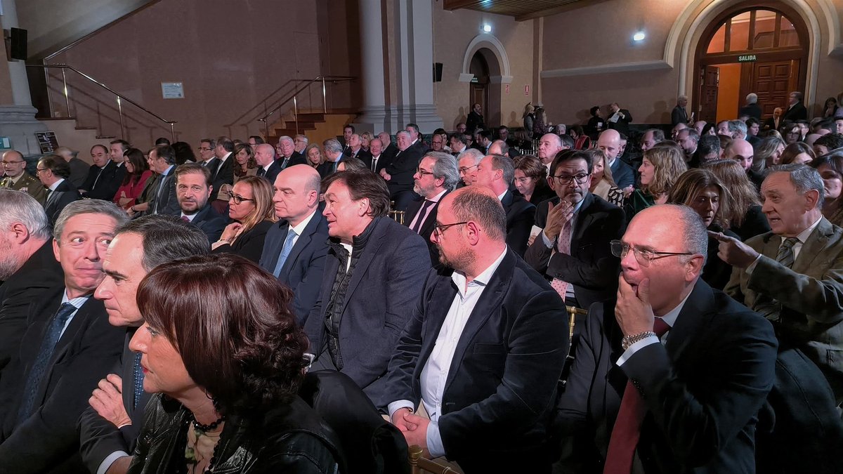 🏅 La presidenta de las Cortes de Aragón, Marta Fernández, el vicepresidente primero, @Ramon_Celma, el secretario primero, @gerardo_olivan, así como varios portavoces y diputados han asistido al ‘I Premio Gabriel Cisneros’ del @GobAragon. 🔗cortesaragon.es/Nota-de-prensa…