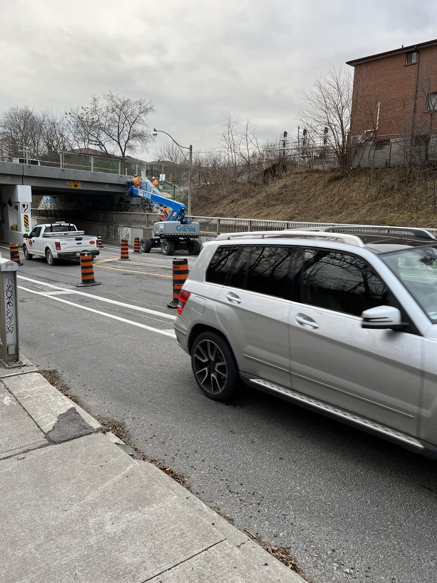 Again @Metrolinx @GOExpansion showing a complete disregard for the communities where they are working! Violating noise by-laws in @SmallsCreek and now blocking pedestrian access on Woodbine with no crosswalks or lights nearby. @BradMBradford @fordnation @MayorOliviaChow