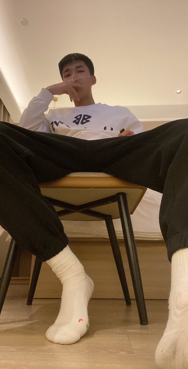 别他妈看了傻逼，下辈子投胎做你爹的袜子吧，哈哈哈哈哈  #190体育生 #s #ATM奴