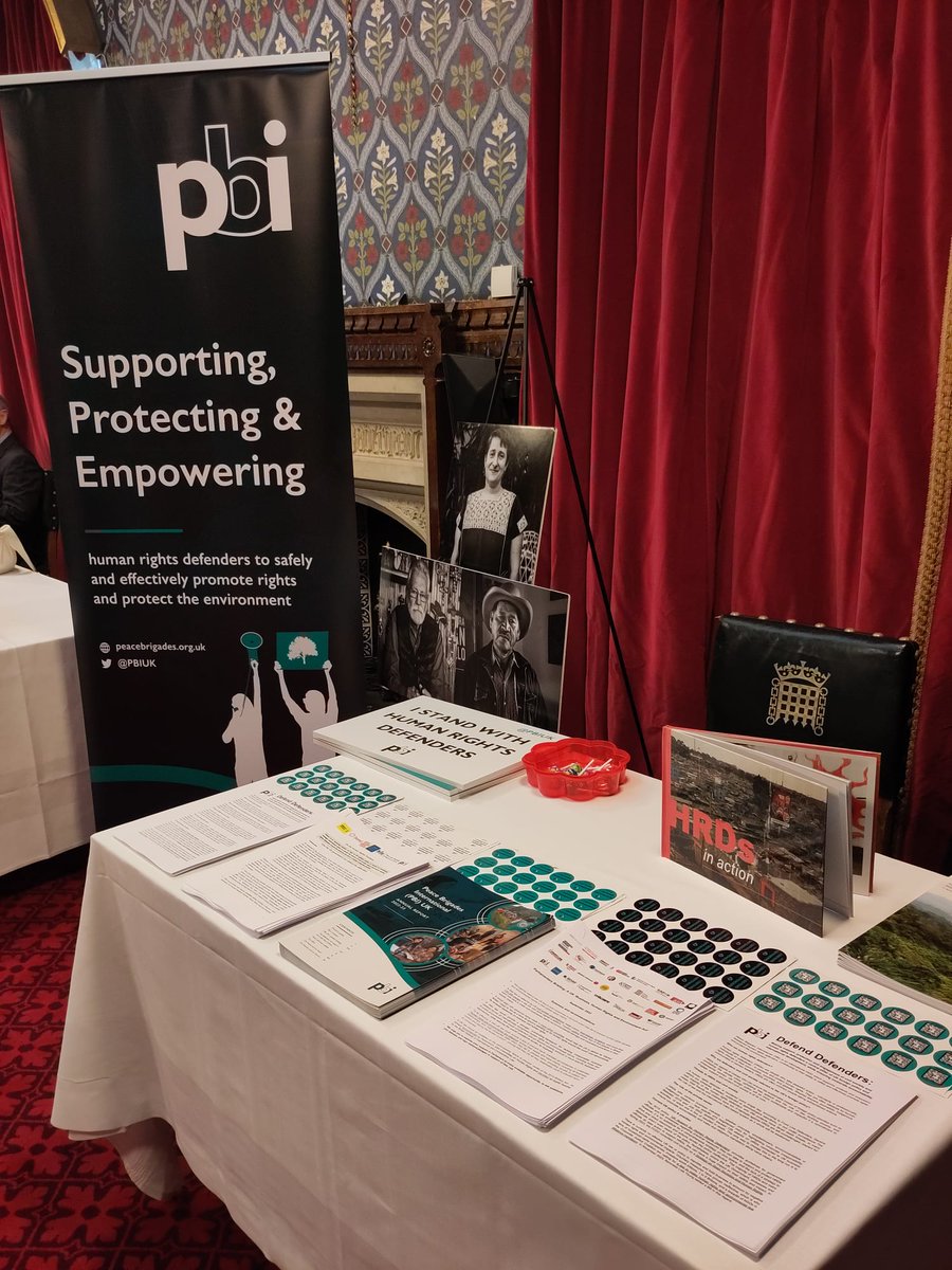 🧵Today, <a href="/PBIUK/">PBI UK</a>  joined <a href="/CAHRyork/">Centre for Applied Human Rights</a> <a href="/ABColombia1/">ABColombia</a> <a href="/AmnestyUK/">Amnesty UK</a> <a href="/BGIPU/">BGIPU</a> <a href="/CHRPUK/">CHRP-UK</a> <a href="/FreefromTorture/">Freedom from Torture🧡</a> <a href="/PoCHumanRights/">Prisoners of Conscience 🧡 #DefendingHumanRights</a> <a href="/Survival/">Survival International</a> &amp; the APPG on Human Rights to celebrate the 75th Anniversary of the UN Declaration on Human Rights and call upon the UK Government to #DefendDefenders
