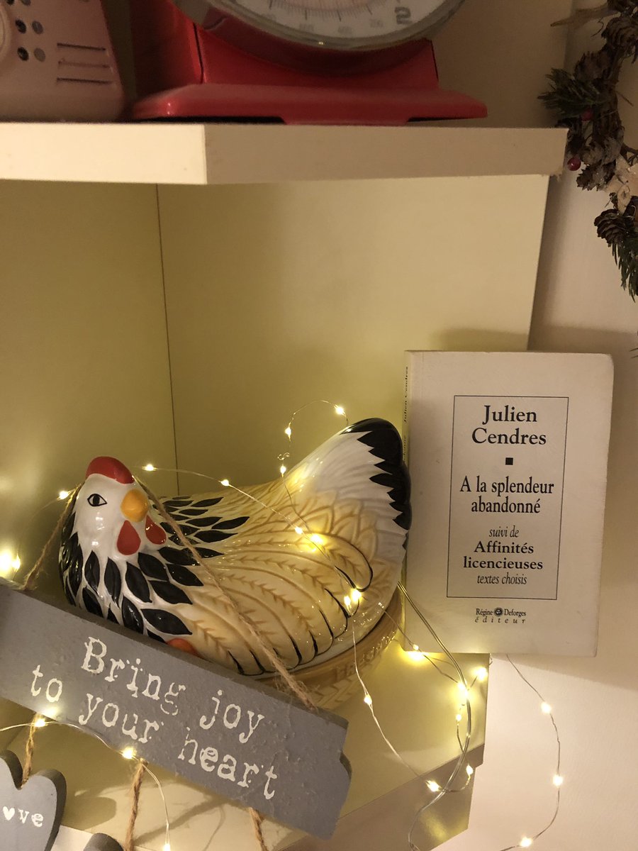 winemanUK's tweet image. C’est un recueil de textes assez courts en fait.  Probablement introuvable à présent; comme bien des pépites.  La plume est douce et vibrante en même temps🥰.