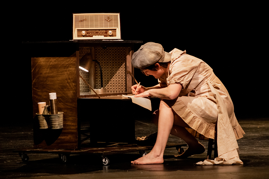 🎭 Artículo sobre El grito del cardo en #RevistaAEscena  👉 aescenarevista.com/el-grito-del-c…  Una obra de teatro recomendada para este largo puente.

‼️ Además, El grito del cardo tiene una promoción activa.
⚠️ Código descuento (del 5 al 10 de diciembre): Introduce al comprar