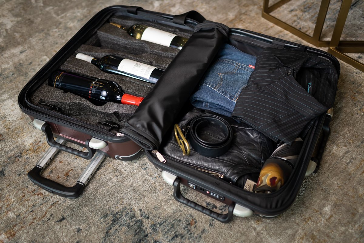 flywithwine's tweet photo. It's what's on the inside that counts... however you pack your VingardeValise®, let it be full of the things you can't travel without.✈️
https://t.co/yVndAoASYu
#flywithwine #winetravel #wineonthego #travellover #winelover #vingardevalise #winesuitcase #winegifts #winecountry https://t.co/c4woQCQULy