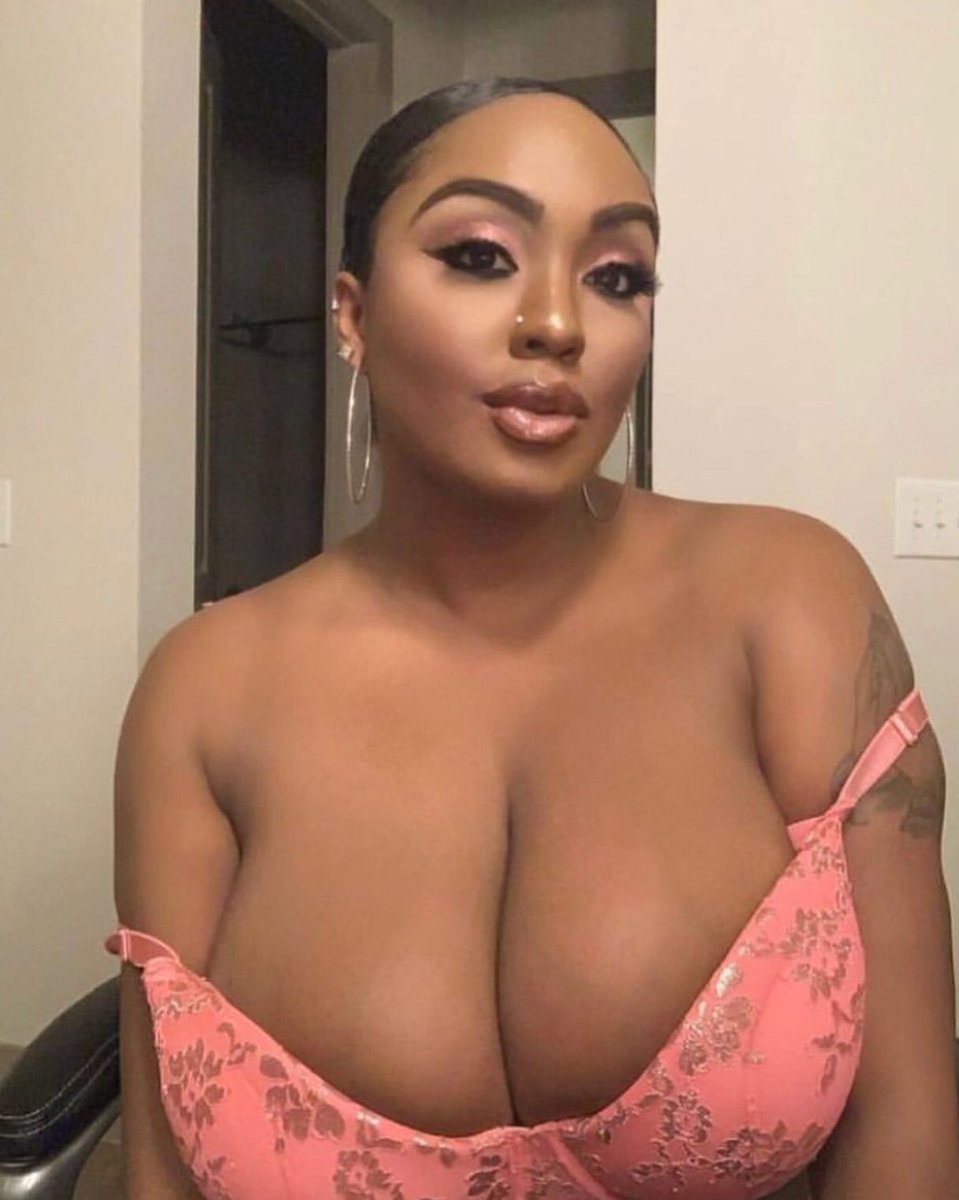ekpenbomber's tweet photo. 🍑🍑🍑🍑🍑🍆🍆🍆🍆😊 https://t.co/AloaU0CV3d