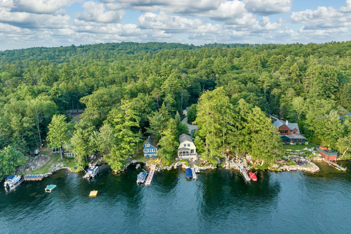 Welcome to your own slice of paradise on the shores of Lake Winnisquam! This beautiful retreat has some of the best westerly views and modern conveniences that will surely delight.

Property Details:
thedowgroup.com/homes-for-sale…