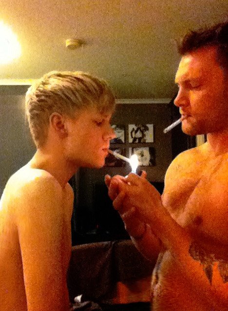 ThebearRobert's tweet photo. Teach them young. How to be a man https://t.co/sc0Zl9uSci