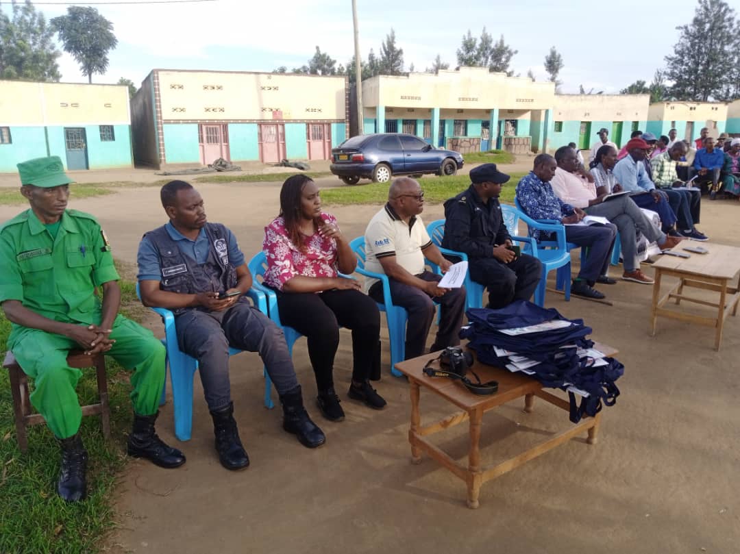 SectorKabarore's tweet photo. Kuri uyu wa Kabiri,mu Murenge wa @SectorKabarore ubuyobozi bw'Umurenge n'inzego z'Umutekano bifatanyije n'abaturage b'Akagari ka Kabeza mu Nteko y'abaturage.
@GatsiboDistrict 
@RwandaEast https://t.co/gbCRBTK3qP