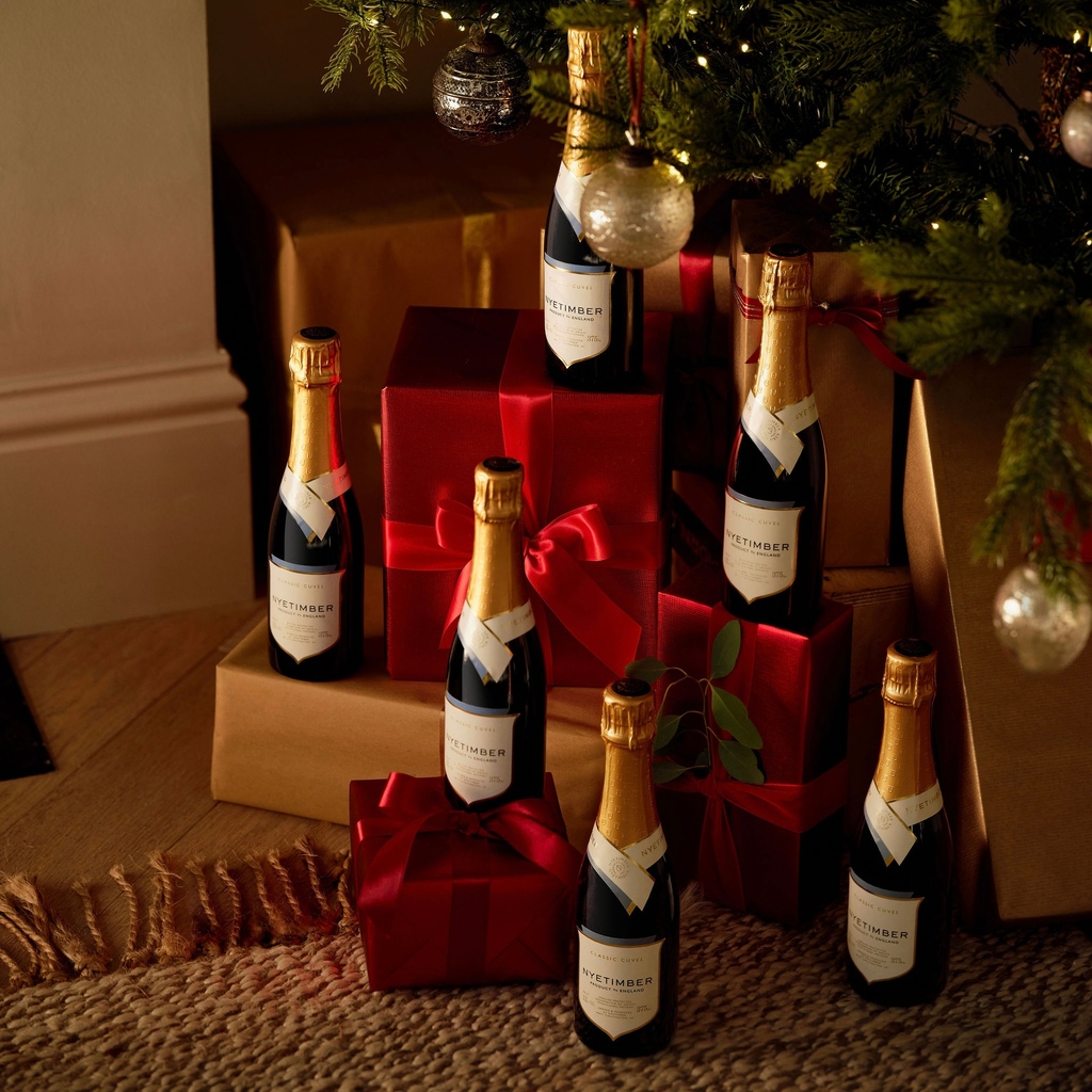 Nyetimber's tweet photo. Slight, charming and full of character, our 375ml half bottles are a wonderful way to top up your stocking this Christmas. Click the link in bio for more gift ideas.
https://t.co/h4XUuBJGtY
#Nyetimber #PerfectlyBritish #ToastToTraditions https://t.co/5v0viKRpQe