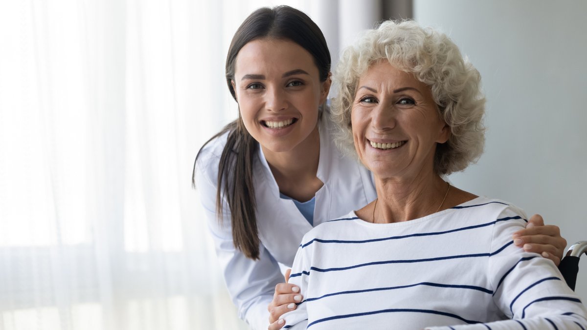ComfortCareAZ's tweet photo. What does a paid caregiver do?

Caregiver duties may depend on the setting they operate in. Some work independently, while others are employed at healthcare or long-term care facilities. 

Here are some of the top caregiver duties and responsibilities: https://t.co/mG3qiOEKGO https://t.co/tgxfhFrv2A