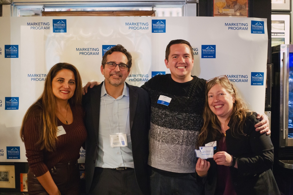 🎉 A huge thank you to all of our alumni who joined us at our second annual Holiday Social! It was amazing to catch up with our community of alumni and students. We're so grateful for our involved and supportive community! 🙌