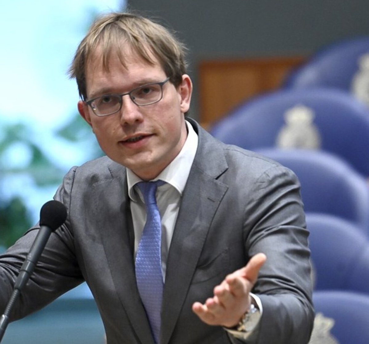 KAFKA_Dev's tweet photo. Van Houwelingen, 1 van de BESTE Kamerleden OOIT, staat morgen voor de rechter wegens 'belediging' van 1 van de meest SCHADELIJKE ministers ooit: Ernst Kuipers! 

Doe een ♥️ &amp; RT als je Pepijn steunt! https://t.co/AMqd8SIUa7