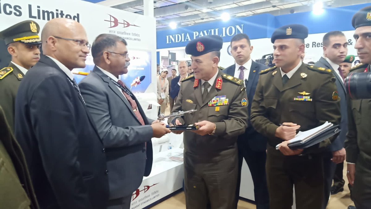 Lt Gen Osama Askar, Chief of Staff of the Armed Forces, Egyptian Armed Forces was briefed about products of Indian Defence Companies on his visit to India Pavilion during the on-going #EDEX2023 at Cairo. <a href="/SpokespersonMoD/">Ministry of Defence, Government of India</a> <a href="/indembcairo/">India in Egypt</a>